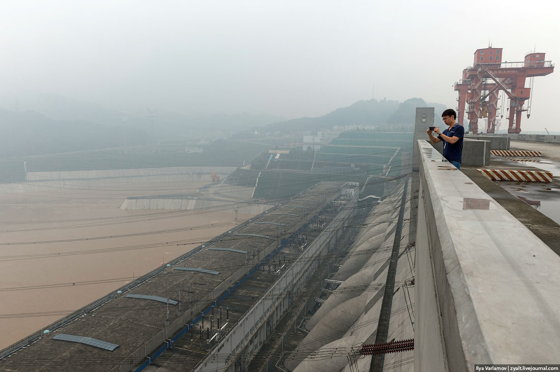  Крупнейшая в мире ГЭС и самый мрачный в мире город Ичан 