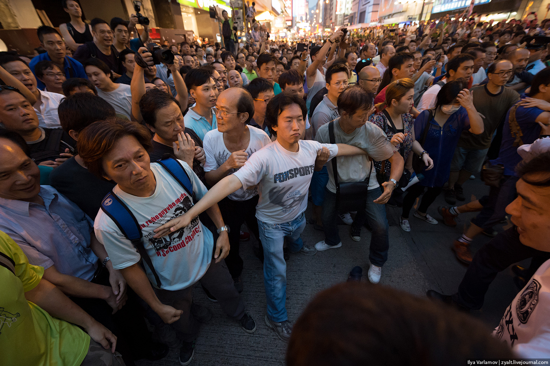 Рука Кремля дотянулась до Гонконга: город наводнили титушки 