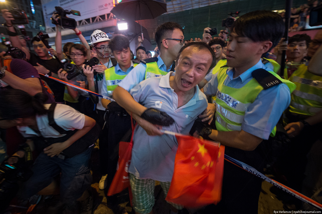 Рука Кремля дотянулась до Гонконга: город наводнили титушки 