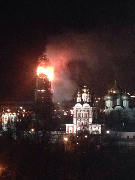В Москве горит Новодевичий монастырь 
