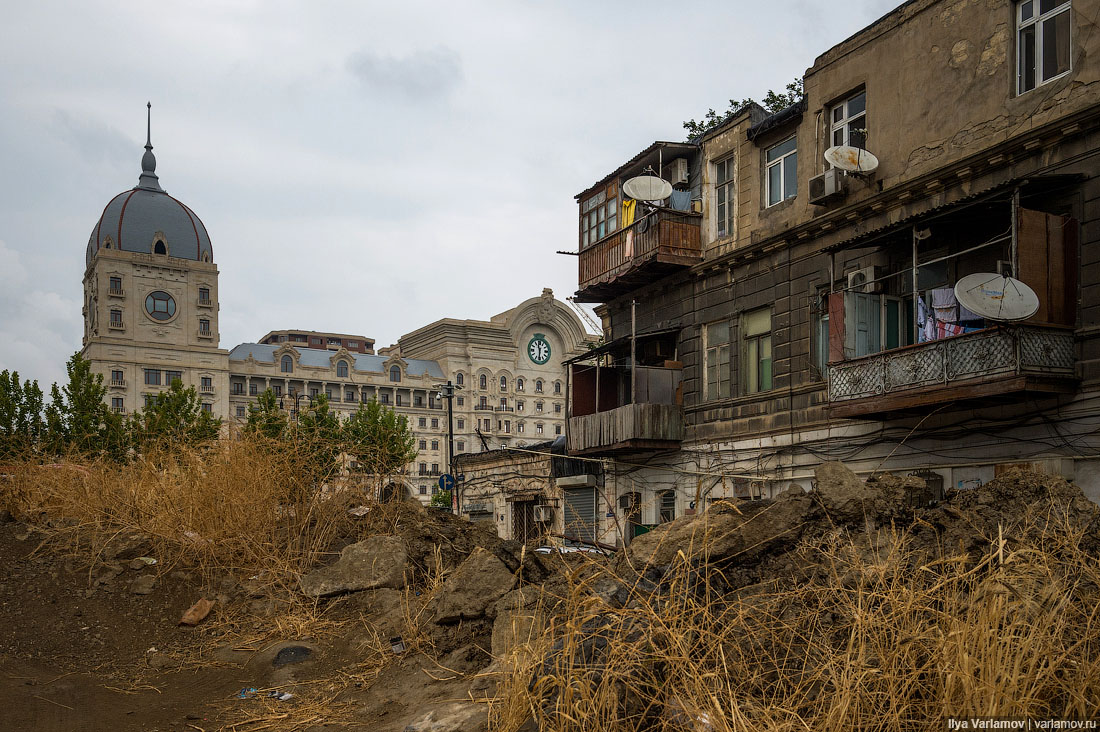 Как уничтожают старый Баку