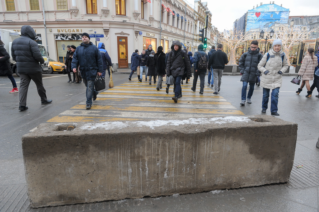 &quot;Антитеррористические&quot; бетонные блоки уберут из центра Москвы в середине января