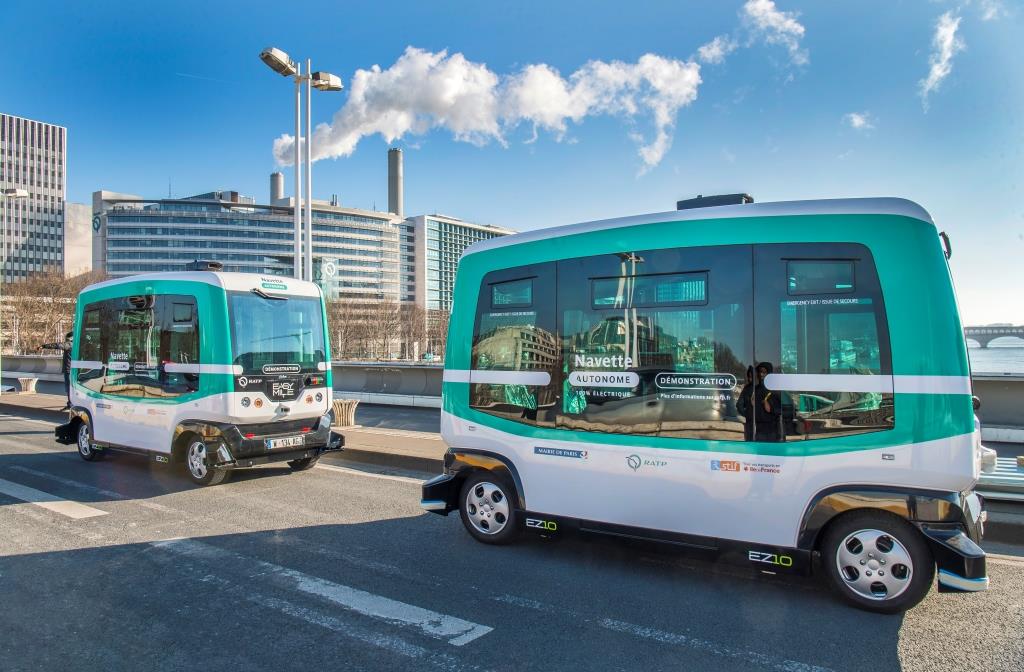 В Париже запустили беспилотные микроавтобусы