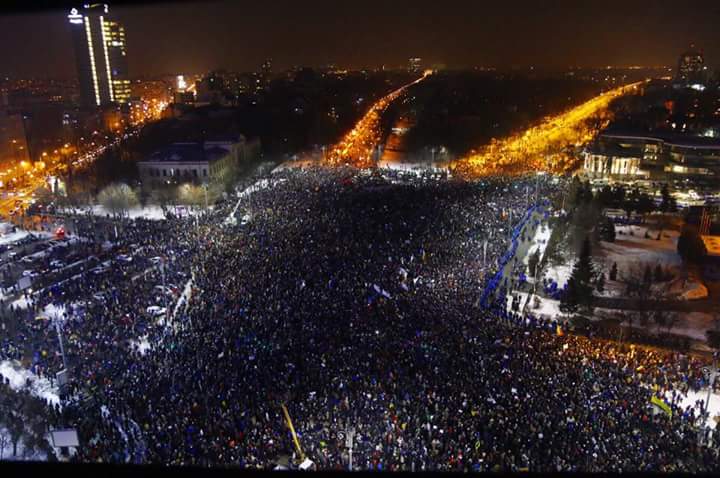 Многотысячная акция протеста в Бухаресте закончилась беспорядками