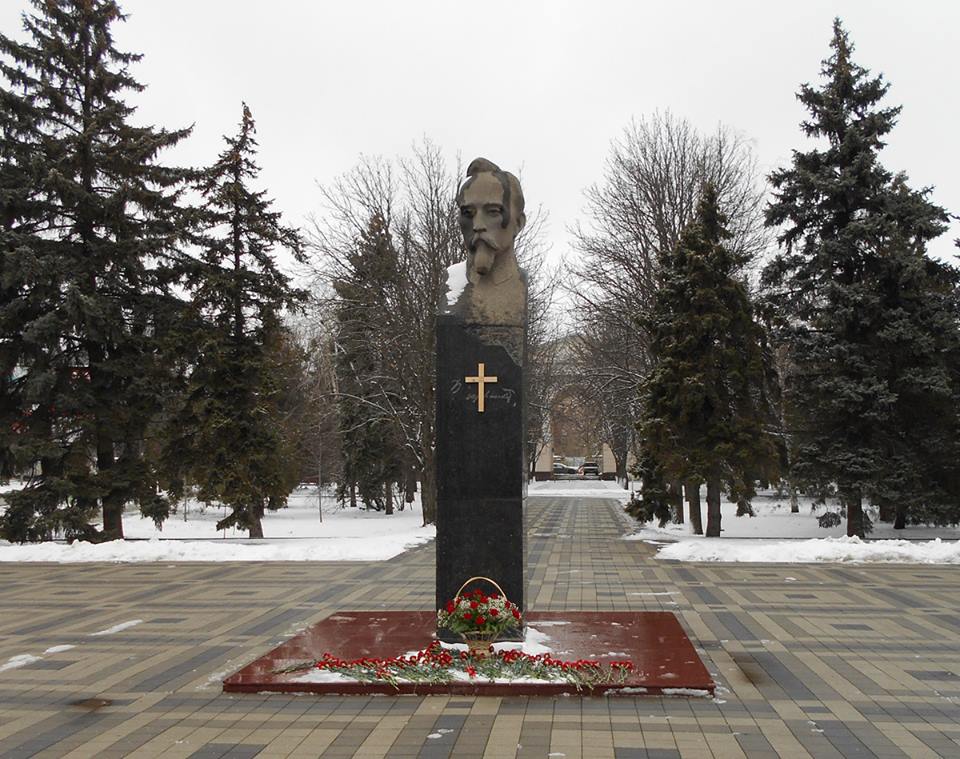 Краснодарские СМИ удалили новости о кресте на бюсте Дзержинского