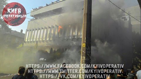 В Киеве подожгли здание телеканала &quot;Интер&quot;, есть задержанные