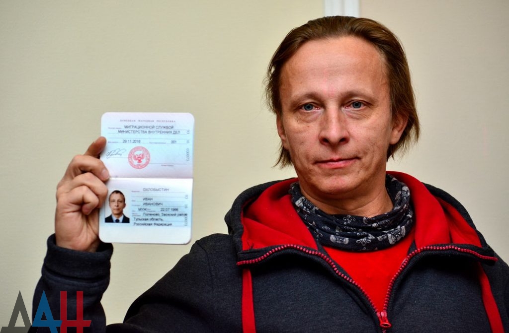 Охлобыстин получил паспорт ДНР