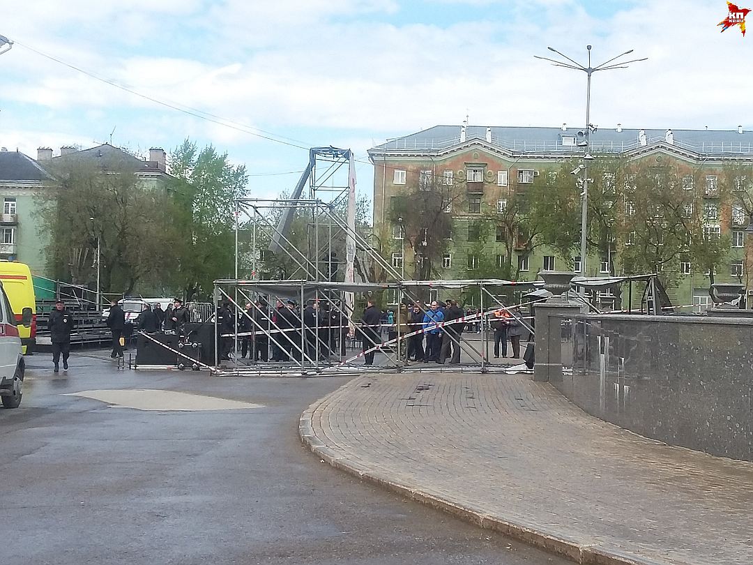 На репетиции концерта в Перми из-за ветра рухнула металлическая конструкция, пострадали дети