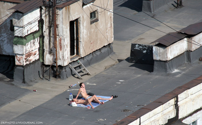 Порно на крыше дома загорала - фото секс и порно ecomamochka.ru