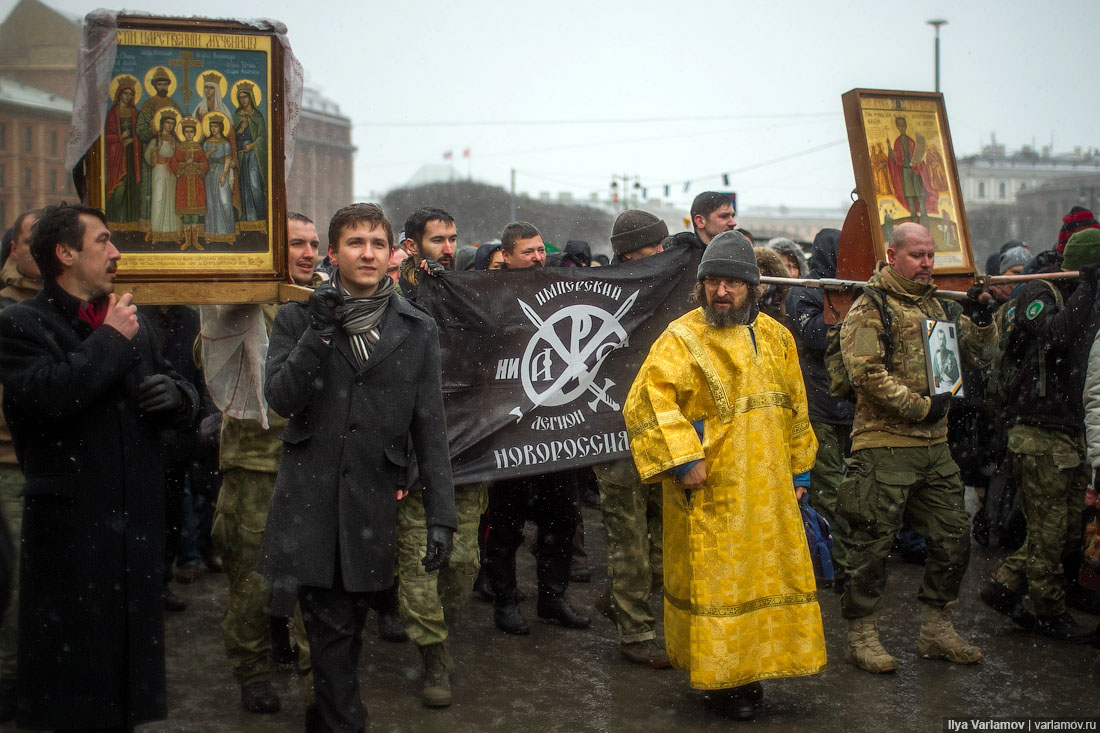Ополченцы Новороссии и верующие встали на защиту Исаакиевского собора!