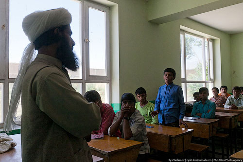 В Афганистане возобновили работу средние школы, девочек и учительниц в них не пустили