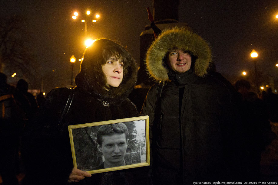 Шествие антифашистов в память о Маркелове и Бабуровой