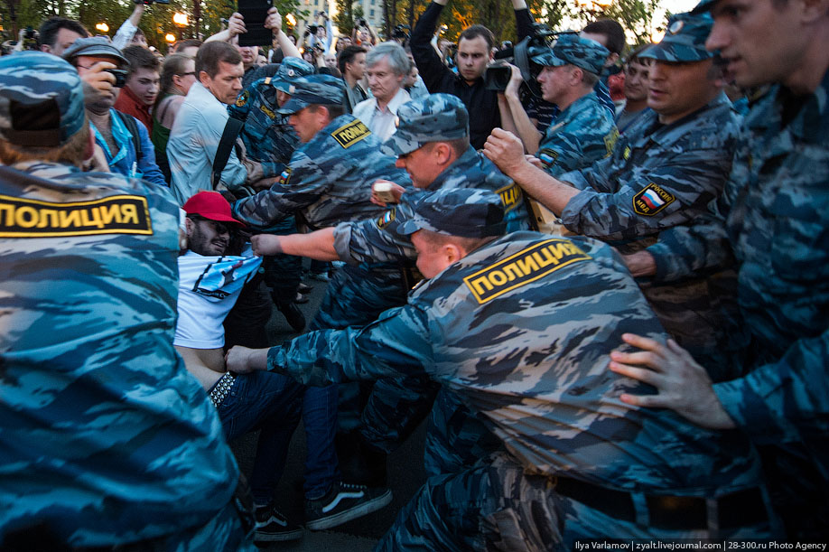 Разгон лагеря оппозиции на Кудринской площади