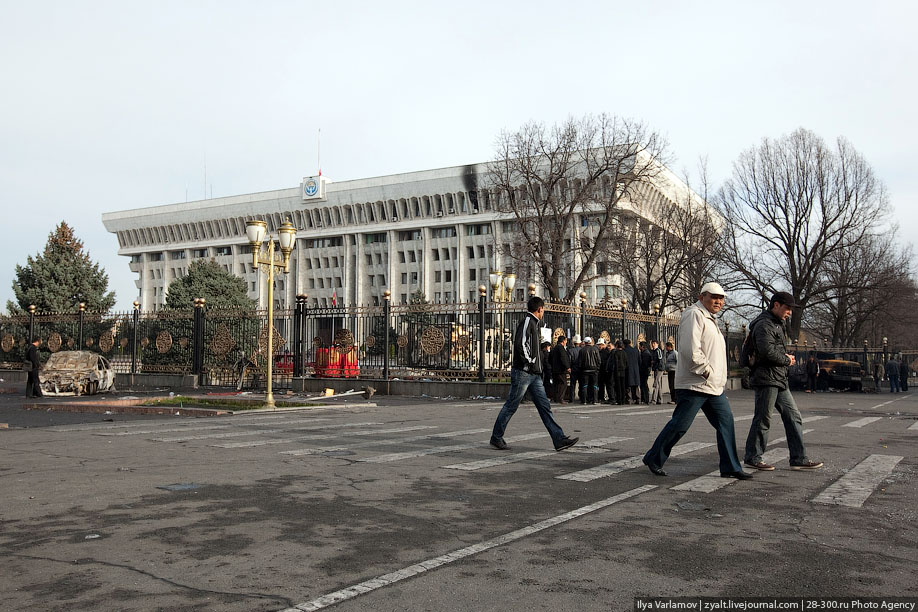 Первый день после революции. Бишкек 2010. 