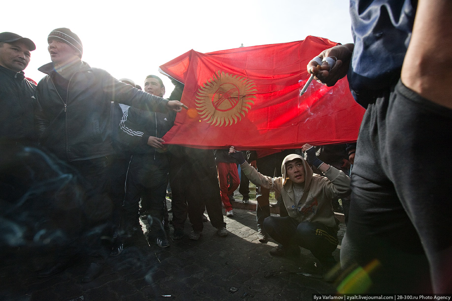 Первый день после революции. Бишкек 2010. 