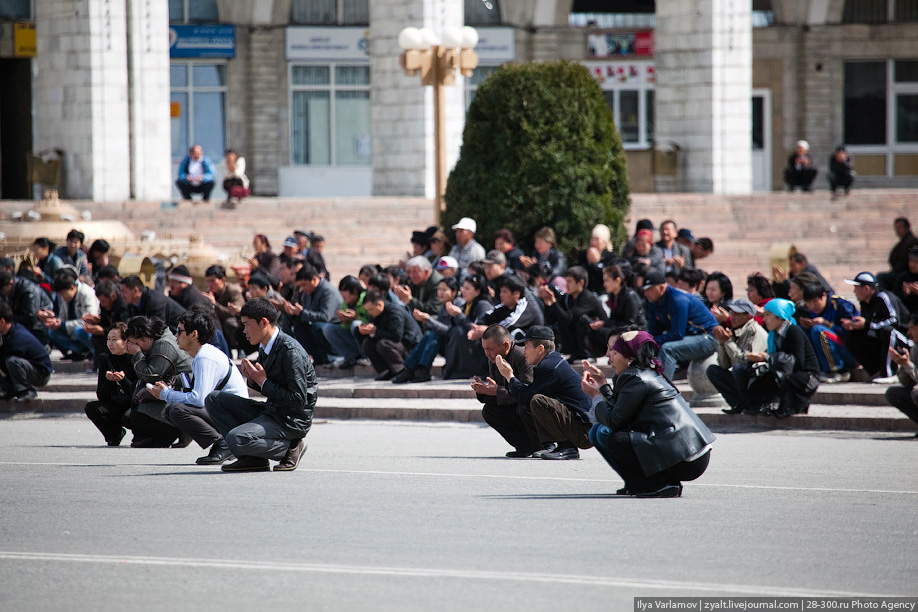 Первый день после революции. Бишкек 2010. 