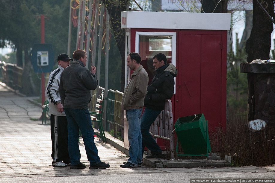 Первый день после революции. Бишкек 2010. 