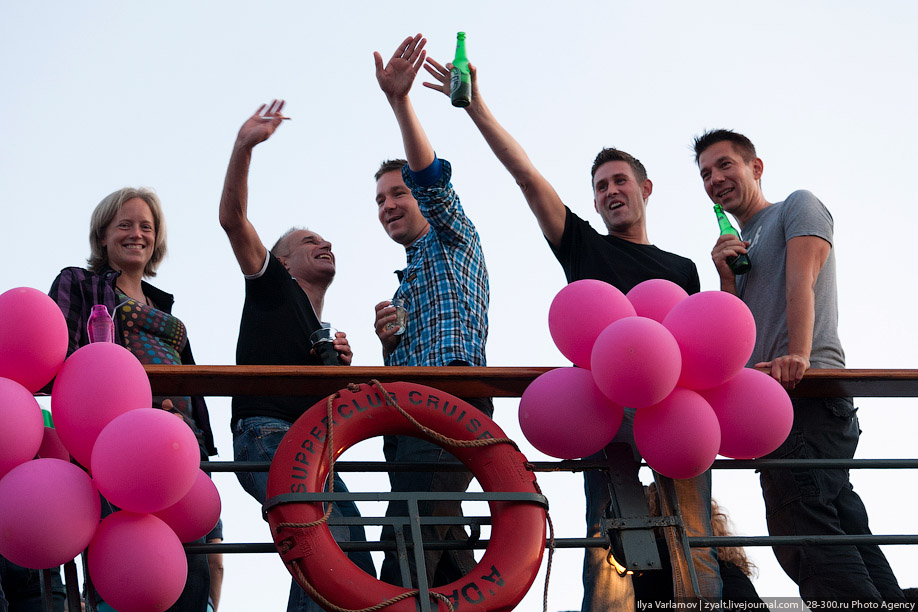 Cruising - официальное открытие амстердамского гей-парада!