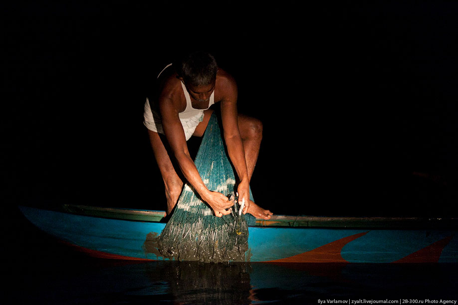 Ночная рыбалка на озере Когалла, Шри-Ланка 