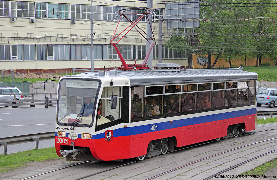 В какой цвет нам красить общественный транспорт в Москве?