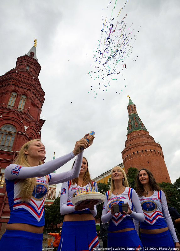 Medvedev girls поздравили президента с днем рождения