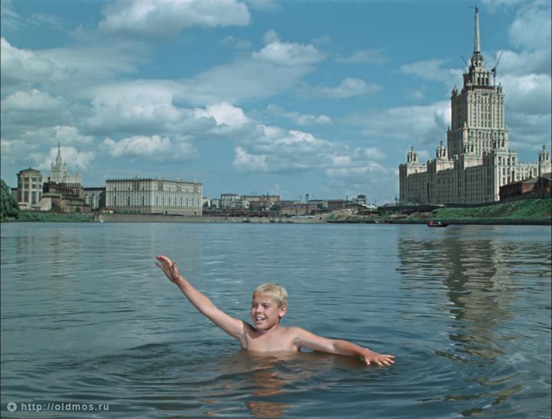 Купание в Москва-реке