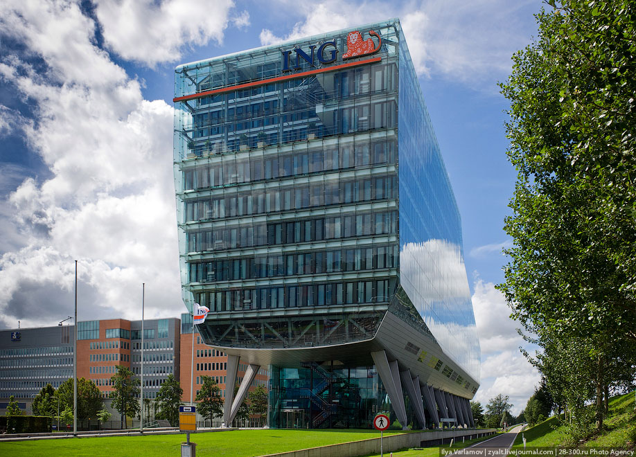 Дом-ботинок или штаб-квартира ING в Амстердаме