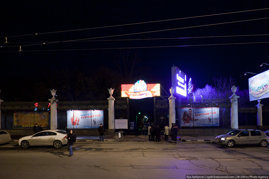 Снос рекламных конструкций в ЦПКиО им. Горького