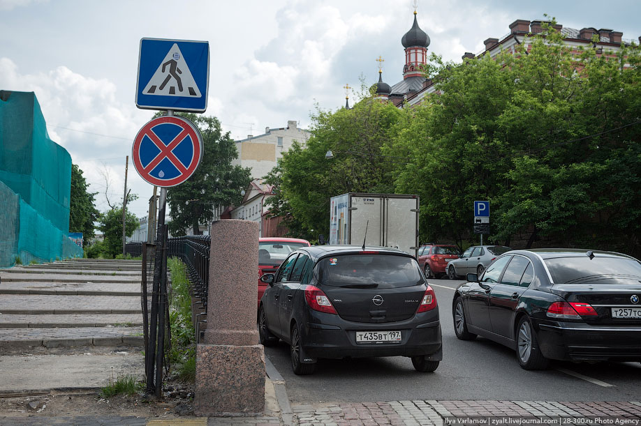 На улицы Москвы выйдут 100 контролеров парковок