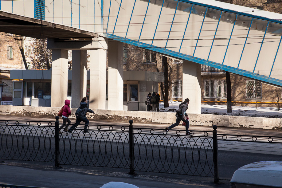 Вредный надземный переход на улице Свободы в Москве 