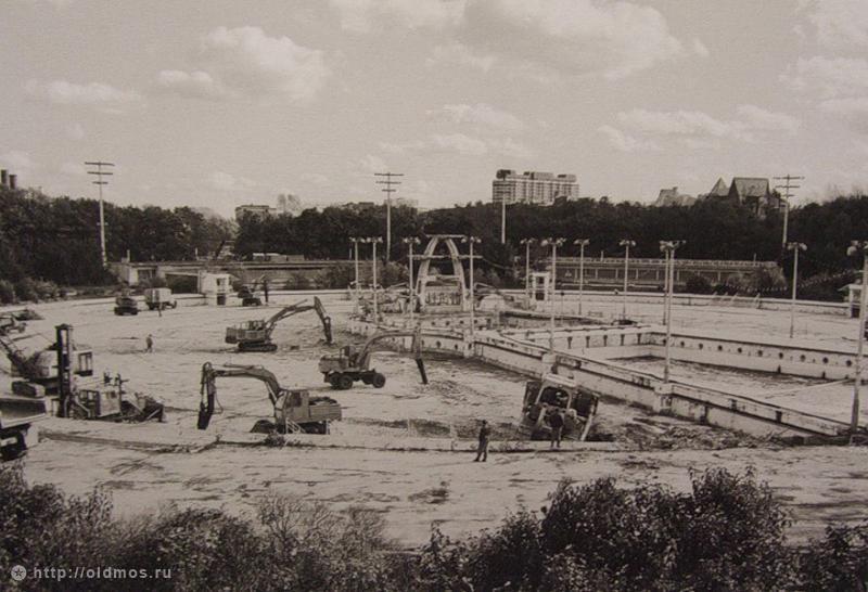 22 года назад был уничтожен плавательный бассейн Москва 