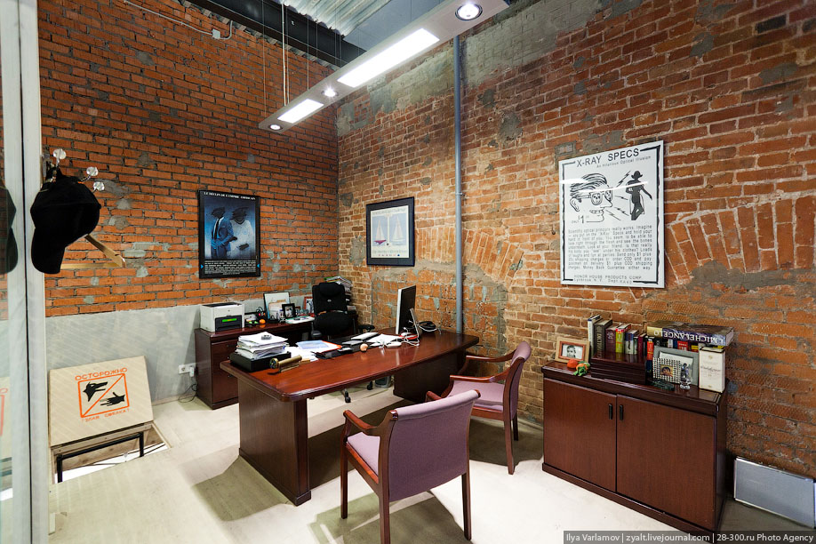 Необычный офис: офис с бетонными столами