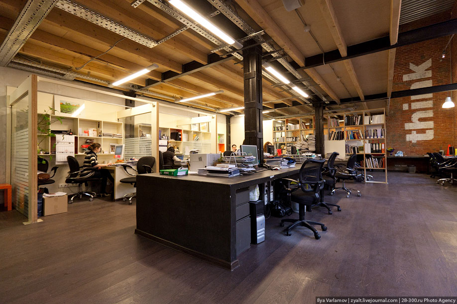 Необычный офис: офис с бетонными столами
