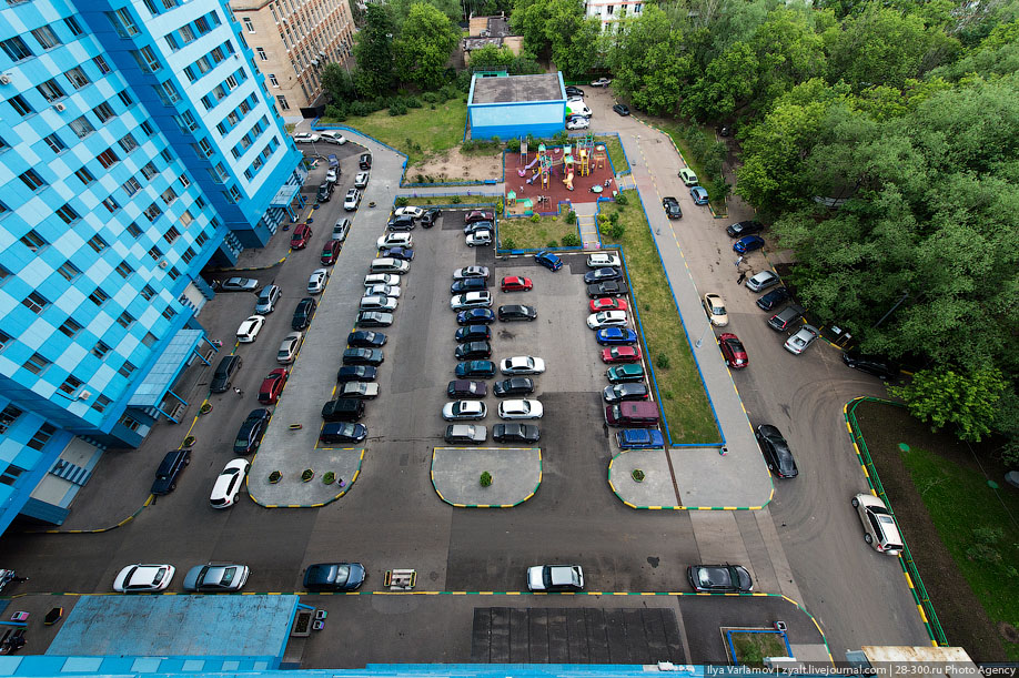Москве нужны платные парковки везде (и во дворах) 