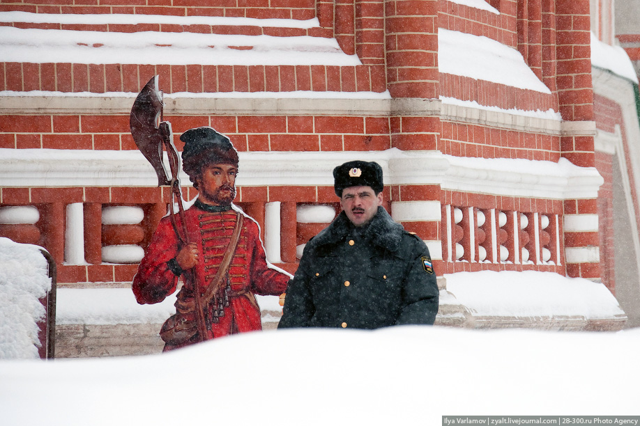 Как в Москве снег выпал. 