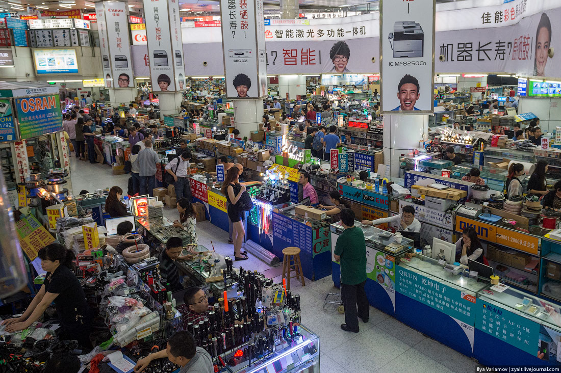 Китайский рынок телефон. Рынок электроники. Рынок электроники в Шень Жень. Китайский рынок. Китайский магазин электроники.