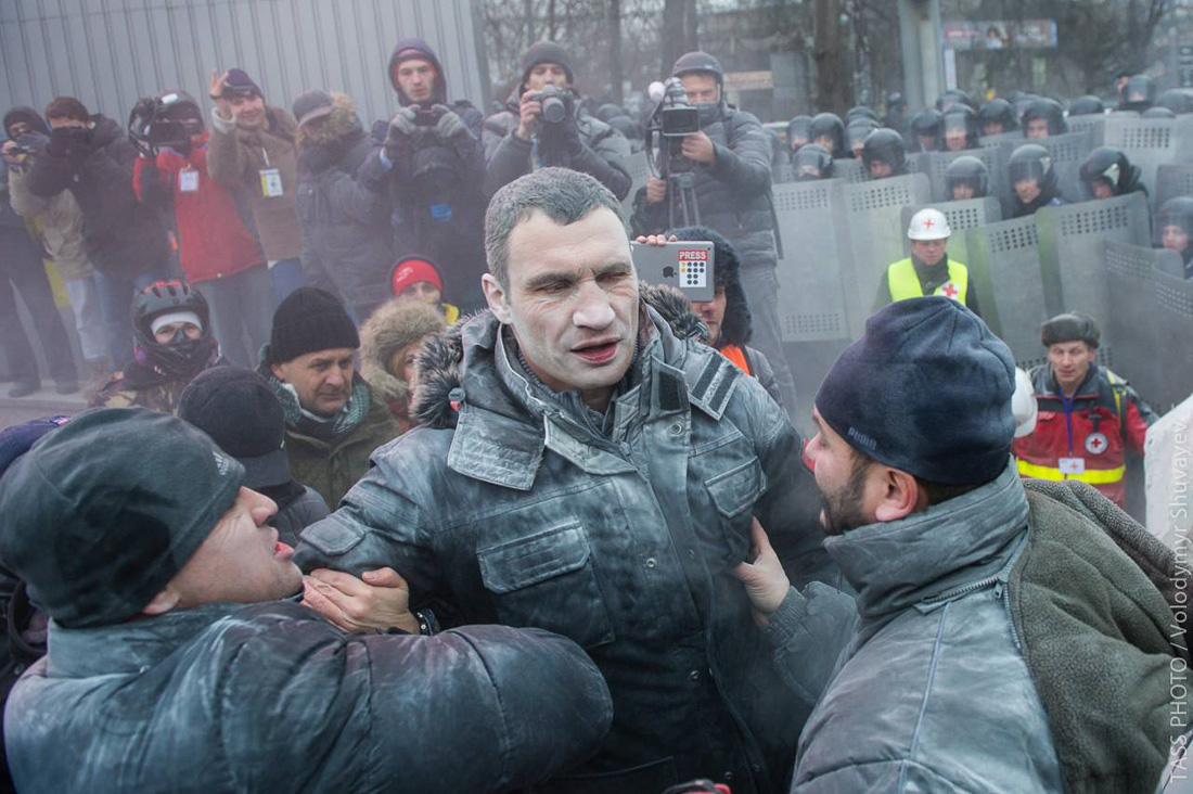 Украина страдает. Кличко на Майдане.