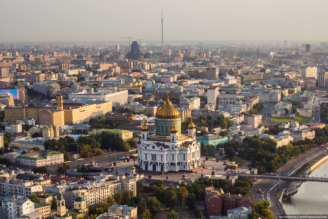 Москва б. Храм Христа Спасителя с высоты птичьего полета. Москва Хамовники район с высоты птичьего полета. Храм Христа Спасителя в Москве панорама. Остоженка вид на храм Христа Спасителя.