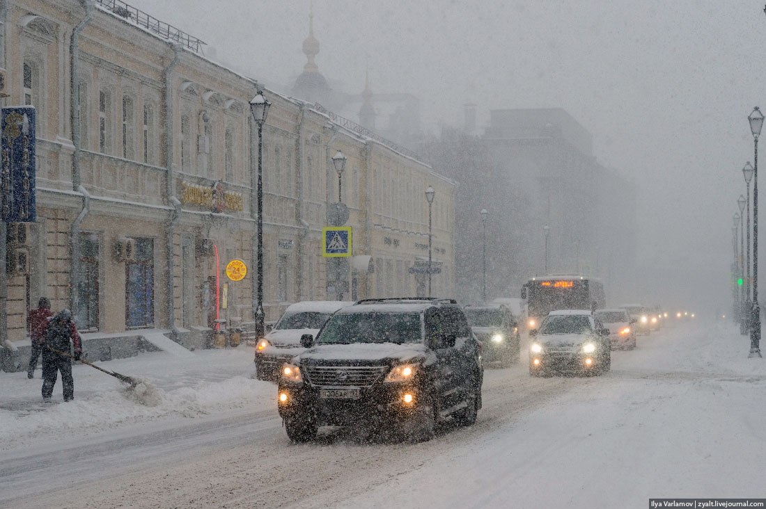 Почему сегодня снег. Снегопад в Москве. Снег в Москве сейчас. Снегопад в Москве сегодня. Сильный снегопад в Москве.