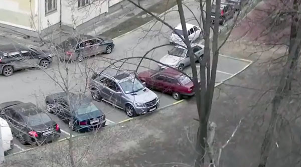 Как занять парковку во дворе