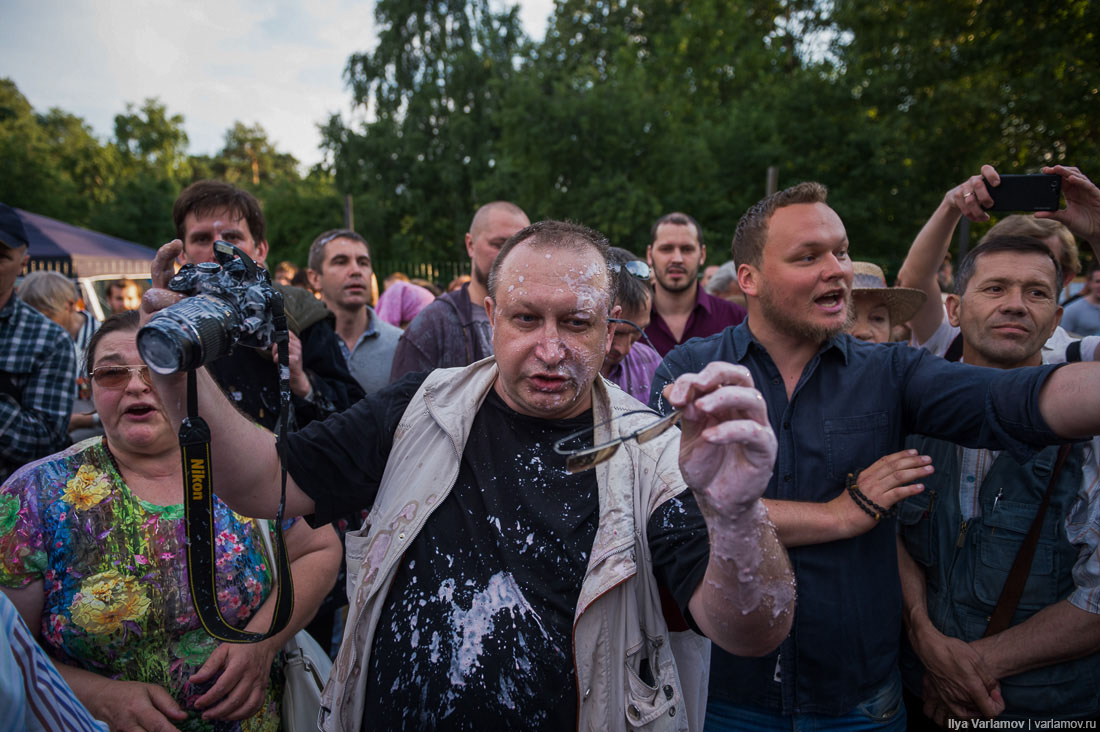 Люди против церкви. Православные активисты. Фото противников церкви на Украине.