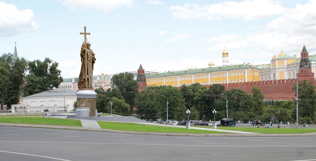 Памятник владимиру на боровицкой площади