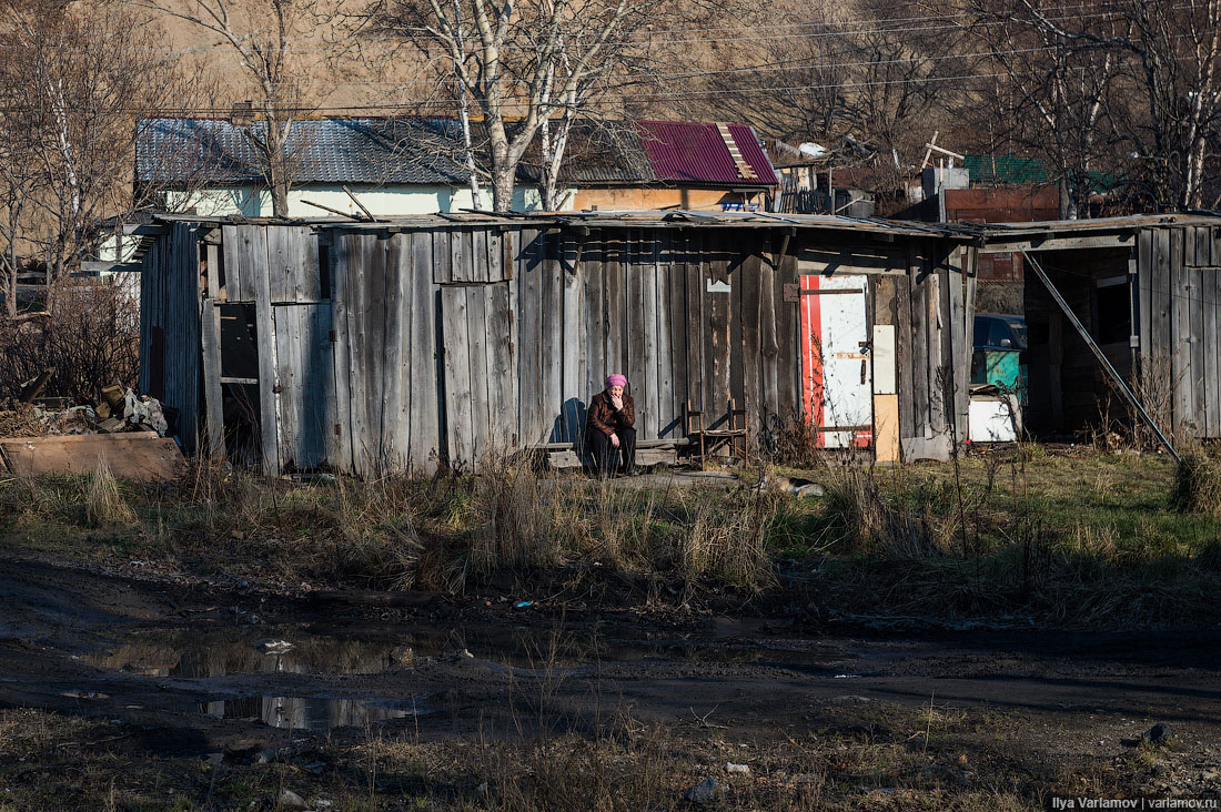Малые города россии живут без. Сахалин нищета. Бедные города России. Самые ужасные города России. Самый ужасный город в России для проживания.