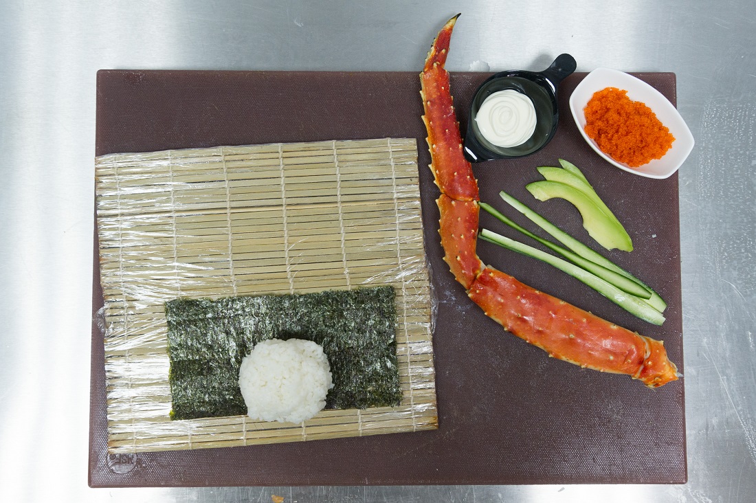 Рулет из сыра и тунца японская кухня