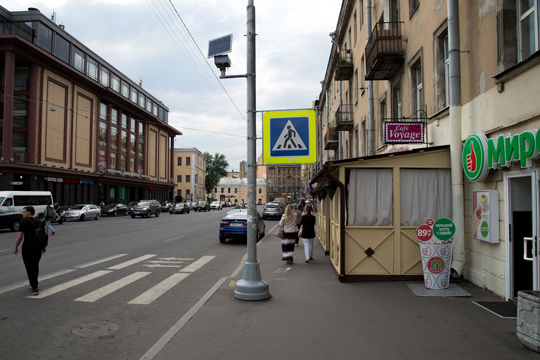 Зачем москва. Москва лучше Петербурга. Москва хорошо но Питер лучше. Почему Питер лучше Москвы. Почему Питер не Москва.