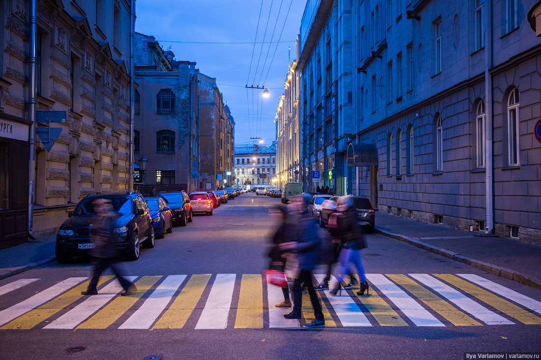 Улицы санкт петербурга. Санкт-Петербург улицы на окраине. Питерские улочки. Питерские улицы с людьми. Улицы Питер окраина.