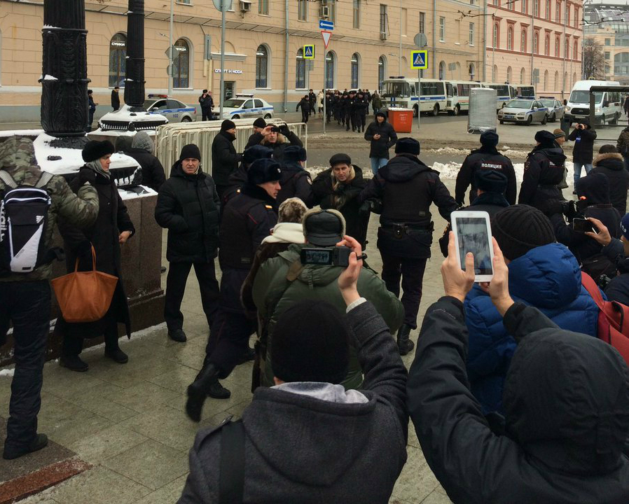 Что творится на выборах. Varlamov чистые пруды 2011 митинг задержания. Аресты демонстрантов в Москве фото.