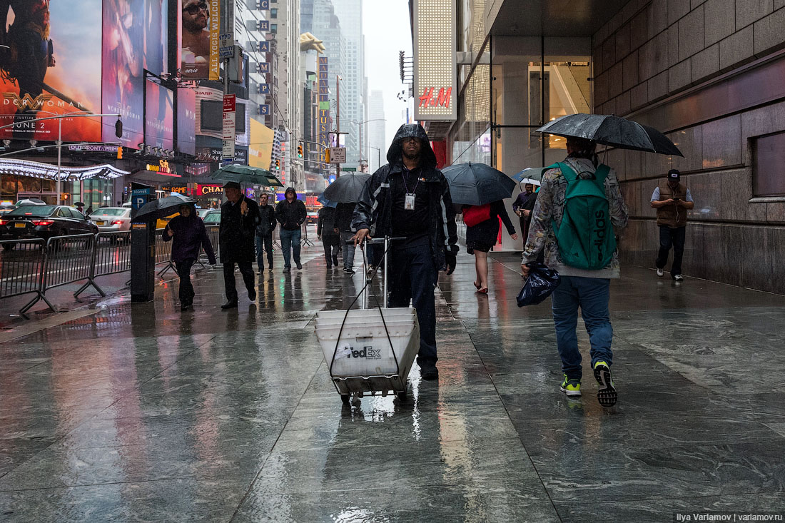 Сейчас new light. Погода в Нью-Йорке сейчас. Туристы в Нью Йорк в ноябре фото. Что происходит в Нью-Йорке сейчас по погоде.