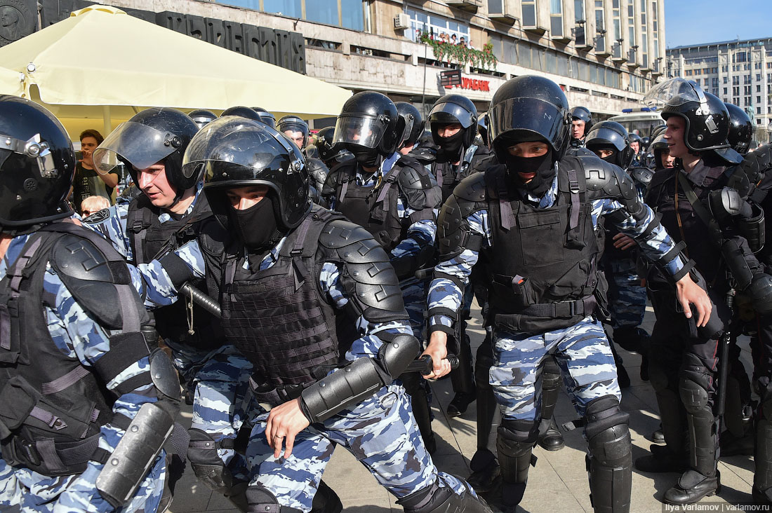 Жесткий разгон протестующих в центре Москвы 