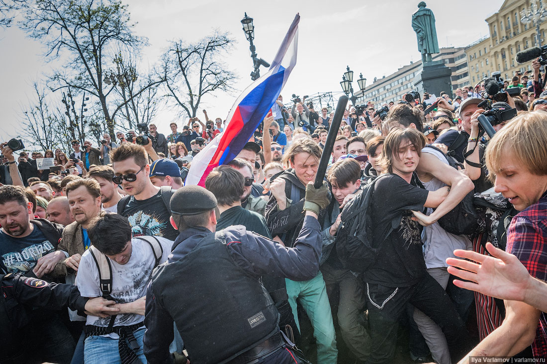 Жесткий разгон протестующих в центре Москвы людей, казаки, Навального, площади, полиция, полиции, начали, Москвы, Путина, довольно, много, вышли, Навальный, начала, Крыма, отвечали, Путин, георгиевскими, только, против